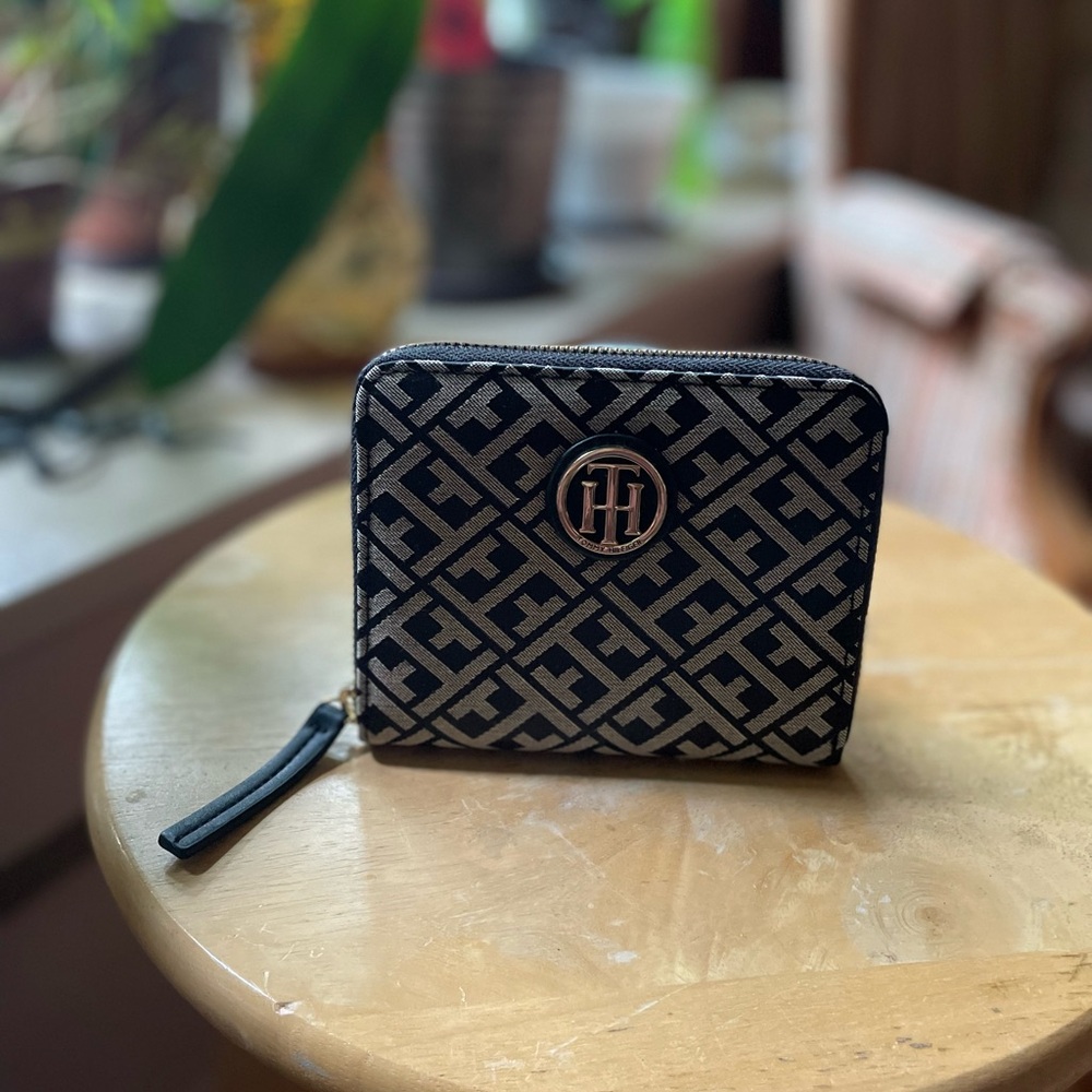 Tommy Hilfiger Wallet NWOT